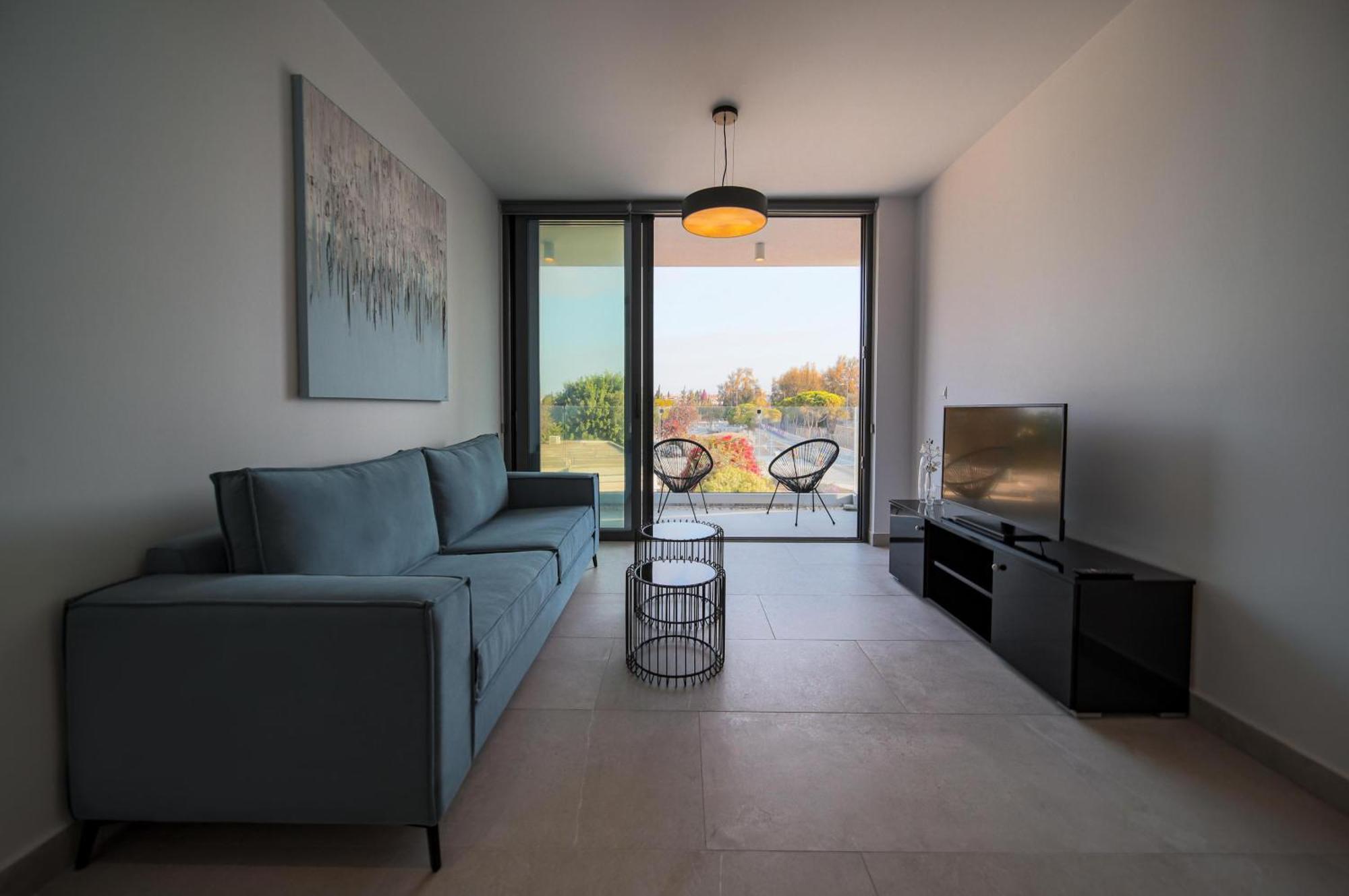 Avenue 102 1 Bed Apartment Paphos Bagian luar foto