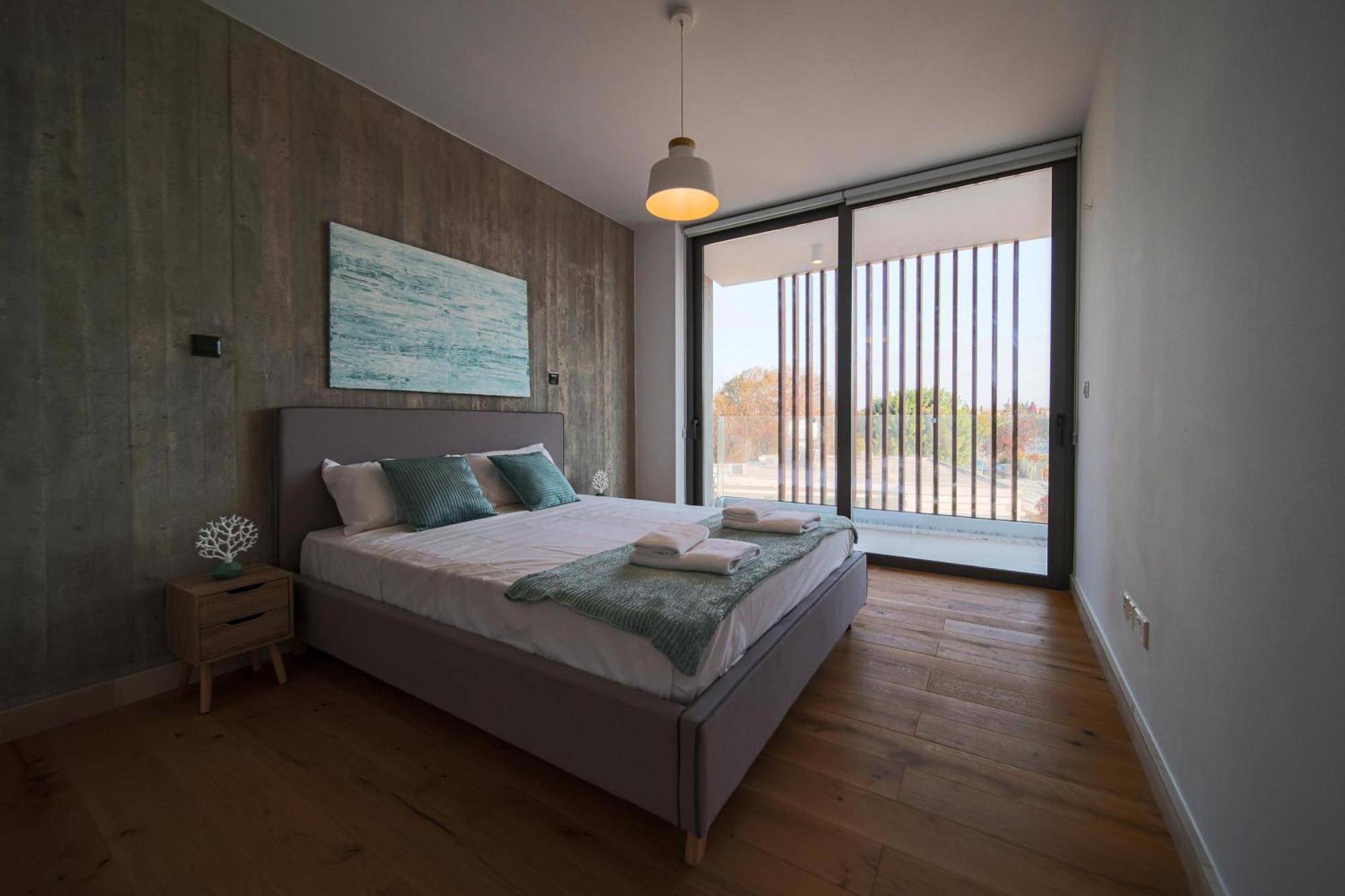 Avenue 102 1 Bed Apartment Paphos Bagian luar foto