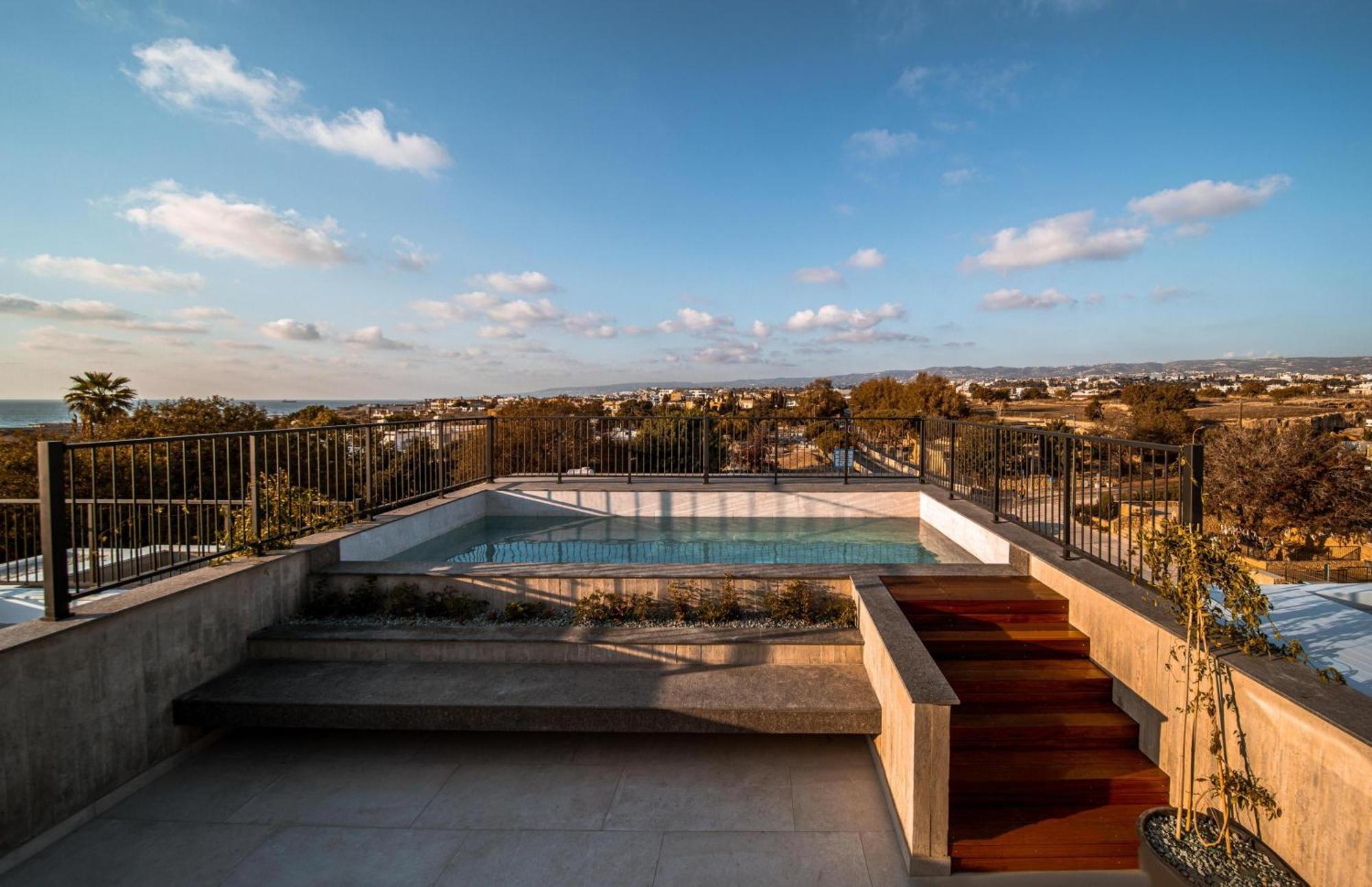 Avenue 102 1 Bed Apartment Paphos Bagian luar foto