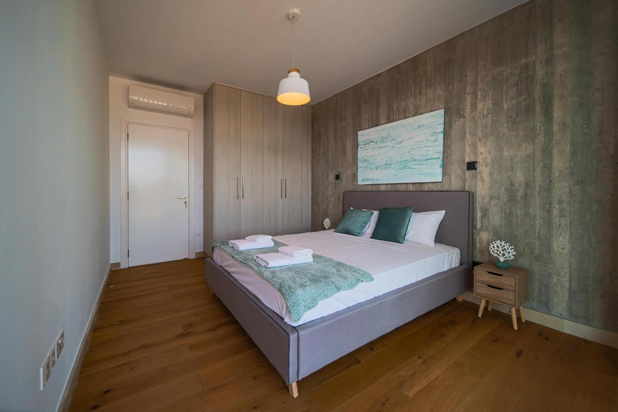 Avenue 102 1 Bed Apartment Paphos Bagian luar foto